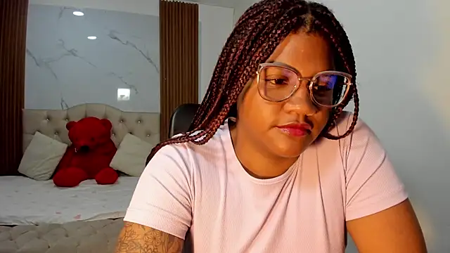 ZahraRose online show from March 3, 6:37 pm