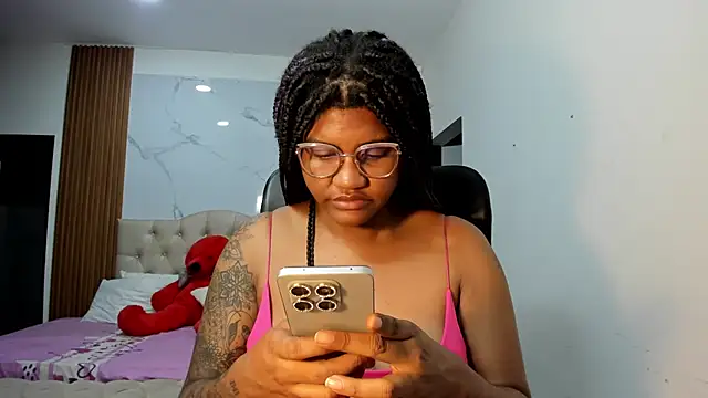 ZahraRose online show from February 13, 10:59 am