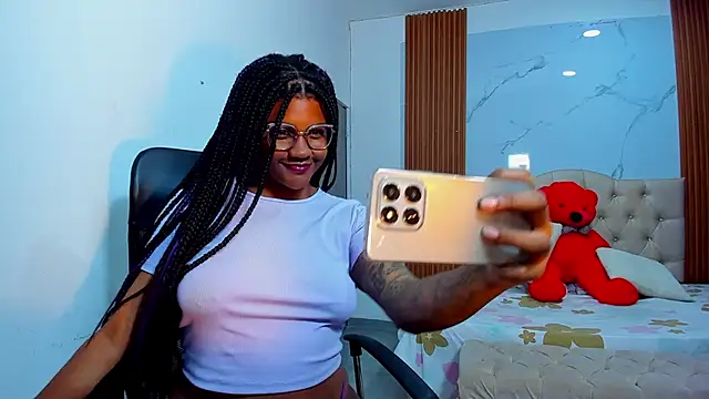 ZahraRose online show from January 7, 8:03 pm