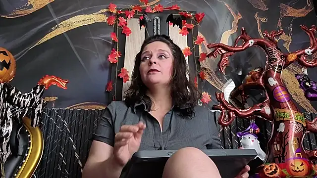 AmandaKovich online show from October 22, 7:35 pm