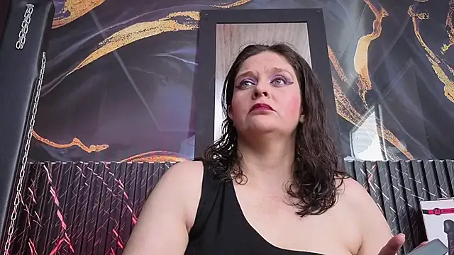 AmandaKovich online show from November 19, 7:25 pm