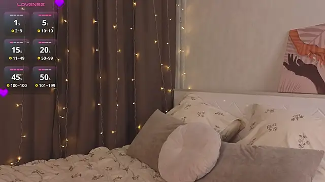 Snapshot of EdlaHewell chatting on February 21, 1:07 am EdlaHewell online show from February 21, 1:07 am