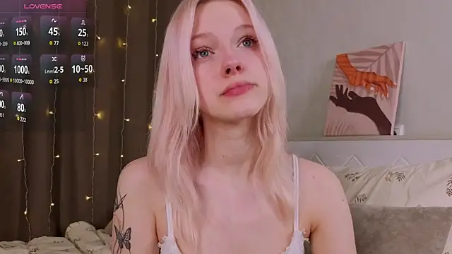 Snapshot of EdlaHewell chatting on February 6, 1:23 am EdlaHewell online show from February 6, 1:23 am