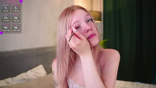 EdlaHewell online show from April 1, 1:08 am