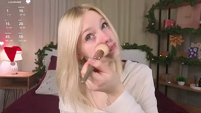 Snapshot of EdlaHewell chatting on December 19, 1:20 am EdlaHewell online show from December 19, 1:20 am