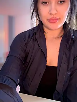 YoungHotMilf97 online show from February 6, 8:43 am