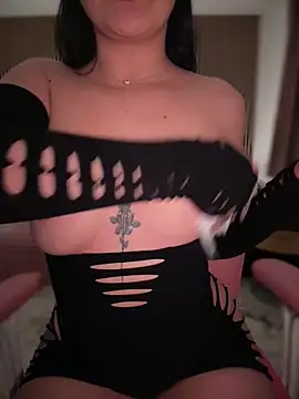 YoungHotMilf97 online show from April 2, 8:26 pm