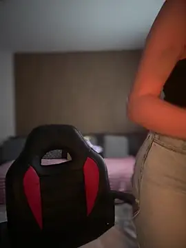 YoungHotMilf97 online show from February 14, 12:16 pm