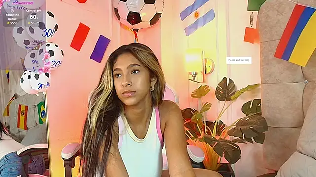 Snapshot of JasmineRoss_1 chatting on July 4, 6:34 pm JasmineRoss 1 online show from July 4, 6:34 pm