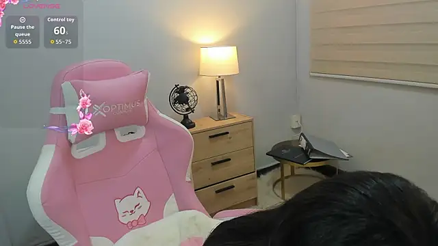 JasmineRoss 1 online show from April 15, 4:33 pm