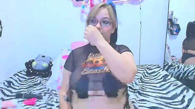 Snapshot of Veronica_Milf1 chatting on November 26, 2:22 am Veronica Milf1 online show from November 26, 2:22 am