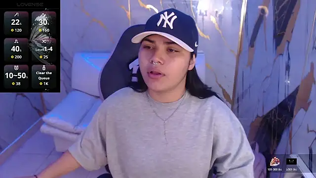 Snapshot of melany_rouse18 chatting on December 18, 4:44 pm melany rouse18 online show from December 18, 4:44 pm