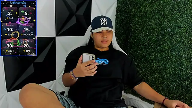 Snapshot of melany_rouse18 chatting on November 12, 2:04 am melany rouse18 online show from November 12, 2:04 am