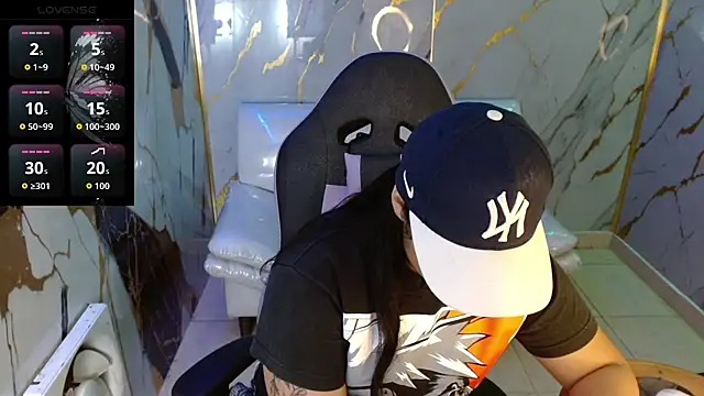 melany rouse18 online show from April 16, 3:18 am