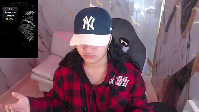 Snapshot of melany_rouse18 chatting on December 5, 1:10 pm melany rouse18 online show from December 5, 1:10 pm