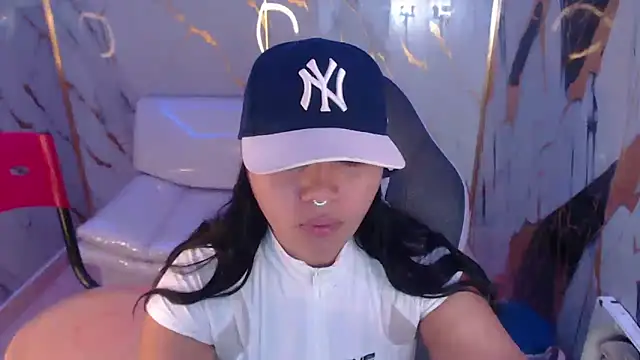 Snapshot of melany_rouse18 chatting on October 8, 12:39 pm melany rouse18 online show from October 8, 12:39 pm