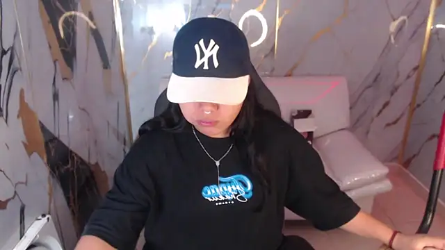 Snapshot of melany_rouse18 chatting on October 31, 11:18 am melany rouse18 online show from October 31, 11:18 am