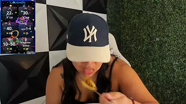 Snapshot of melany_rouse18 chatting on November 9, 7:51 pm melany rouse18 online show from November 9, 7:51 pm