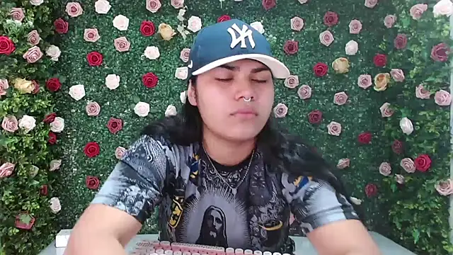 Snapshot of melany_rouse18 chatting on November 24, 5:24 pm melany rouse18 online show from November 24, 5:24 pm