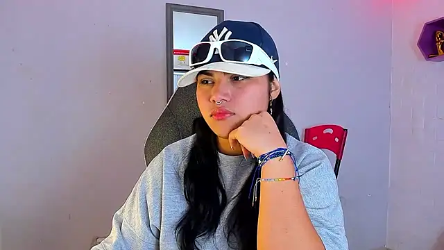 Snapshot of melany_rouse18 chatting on October 4, 1:51 am melany rouse18 online show from October 4, 1:51 am
