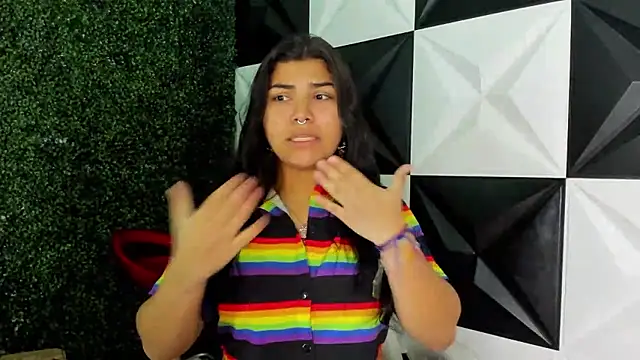 Snapshot of melany_rouse18 chatting on November 16, 1:32 am melany rouse18 online show from November 16, 1:32 am