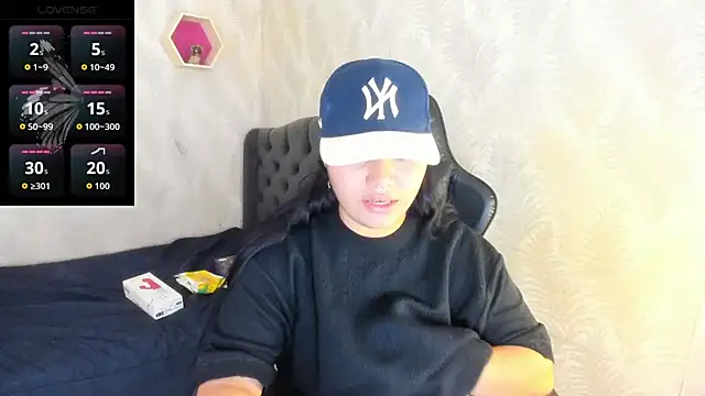 Snapshot of melany_rouse18 chatting on December 3, 9:25 pm melany rouse18 online show from December 3, 9:25 pm