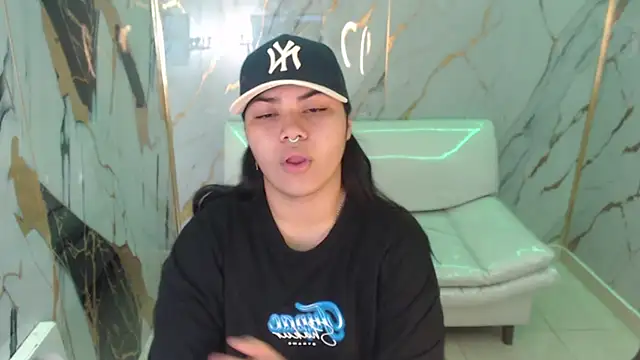 Snapshot of melany_rouse18 chatting on November 15, 1:26 pm melany rouse18 online show from November 15, 1:26 pm