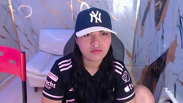 Snapshot of melany_rouse18 chatting on October 5, 1:02 pm melany rouse18 online show from October 5, 1:02 pm