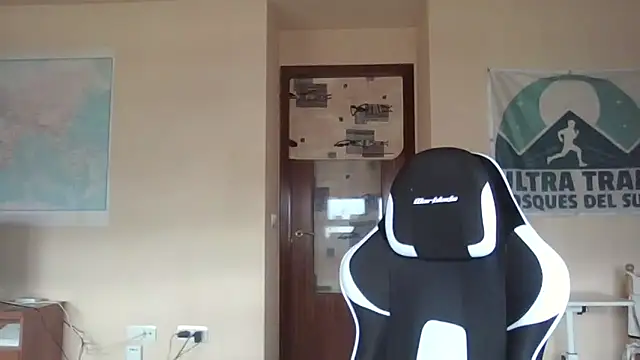 Snapshot of llopaco chatting on December 16, 11:58 am llopaco online show from December 16, 11:58 am