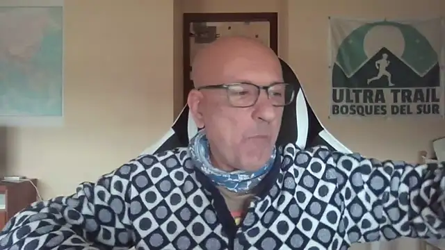 Snapshot of llopaco chatting on December 19, 1:46 pm llopaco online show from December 19, 1:46 pm