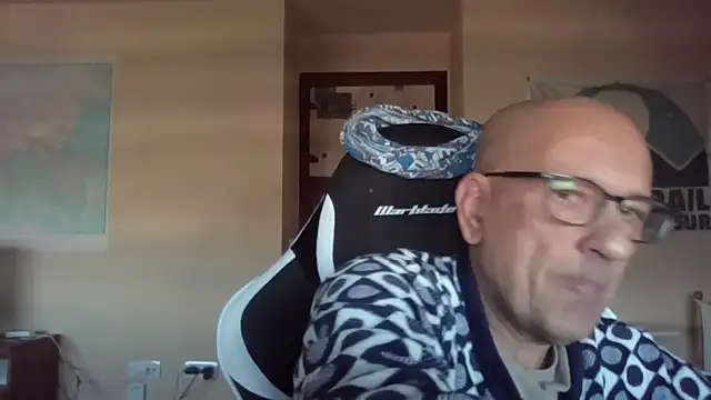 Snapshot of llopaco chatting on December 17, 12:21 pm llopaco online show from December 17, 12:21 pm