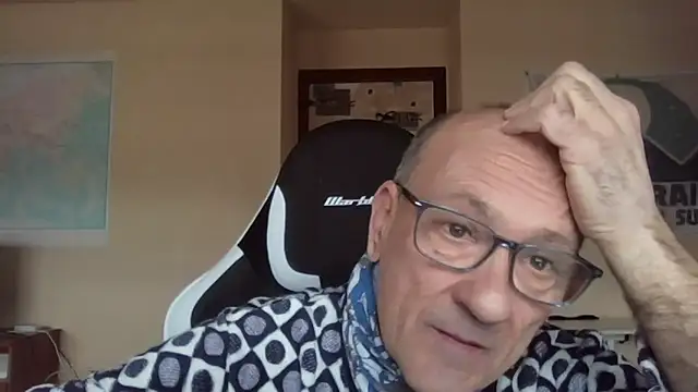 Snapshot of llopaco chatting on February 16, 11:42 am llopaco online show from February 16, 11:42 am