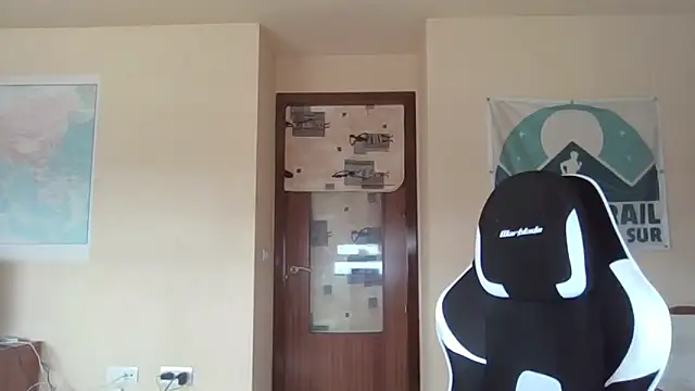 Snapshot of llopaco chatting on February 28, 10:15 am llopaco online show from February 28, 10:15 am