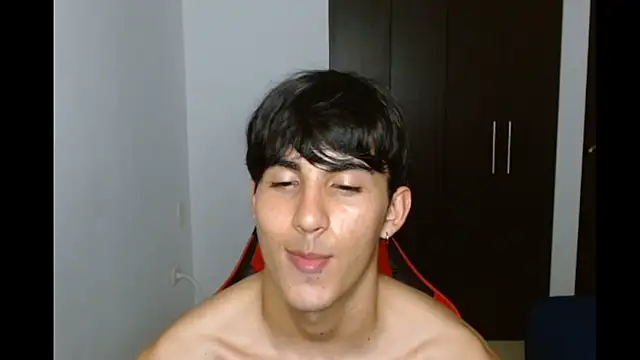 Snapshot of neithanzynxx chatting on March 19, 10:31 pm neithanzynxx online show from March 19, 10:31 pm
