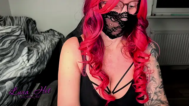 Snapshot of Lunalein chatting on January 6, 6:56 pm Lunalein online show from January 6, 6:56 pm