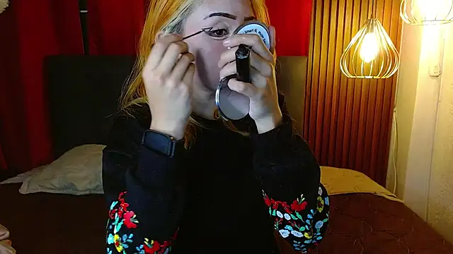 fyreandfox  online show from April 4, 7:42 pm