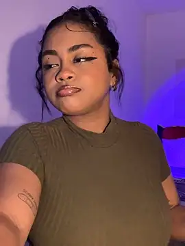 Snapshot of Dahiana_Giil chatting on October 29, 6:45 am Dahiana Giil online show from October 29, 6:45 am