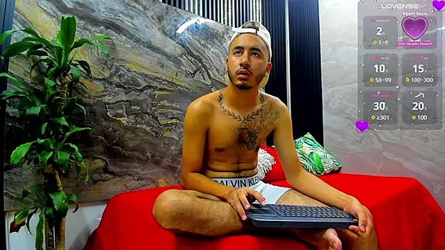 Snapshot of AdamParker_ chatting on February 24, 7:41 pm AdamParker  online show from February 24, 7:41 pm