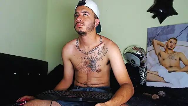 Snapshot of AdamParker_ chatting on November 4, 12:14 am AdamParker  online show from November 4, 12:14 am