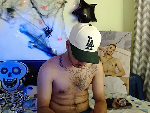 Snapshot of AdamParker_ chatting on October 21, 3:28 am AdamParker  online show from October 21, 3:28 am