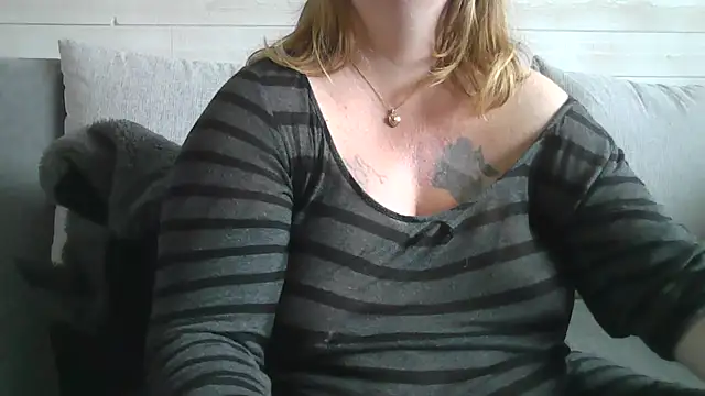 Snapshot of sizha6 chatting on October 21, 10:58 am sizha6 online show from October 21, 10:58 am