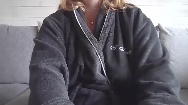 Snapshot of sizha6 chatting on October 23, 8:24 am sizha6 online show from October 23, 8:24 am