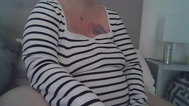 Snapshot of sizha6 chatting on November 19, 10:59 am sizha6 online show from November 19, 10:59 am