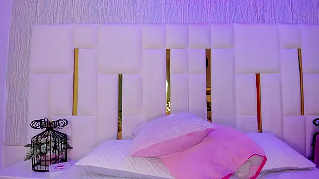 hillary uckerman  online show from February 18, 11:39 am