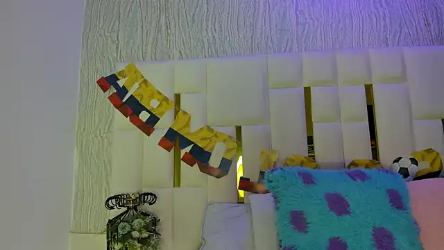 Snapshot of hillary_uckerman_ chatting on July 10, 12:38 pm hillary uckerman online show from July 10, 12:38 pm