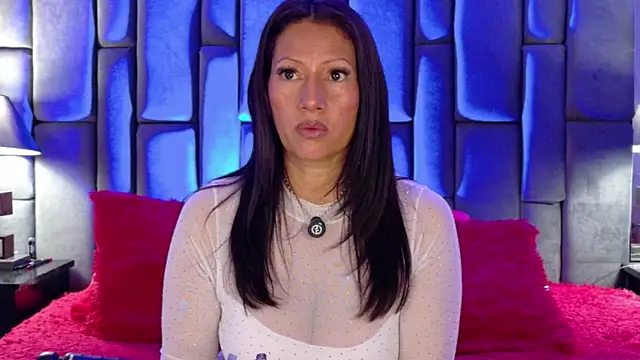 Aisha Nowak online show from April 21, 10:38 pm