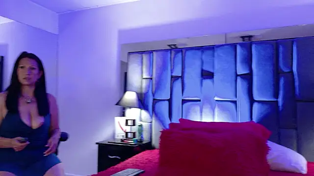 Aisha Nowak online show from April 10, 10:06 pm