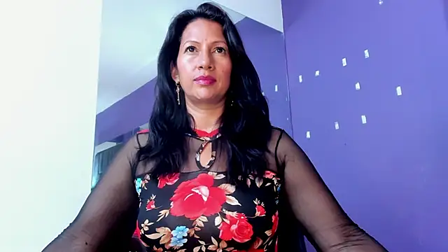 Aisha Nowak online show from March 13, 11:05 pm