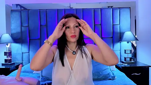 Aisha Nowak online show from November 25, 9:48 pm