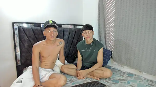 Snapshot of tonypaul13 chatting on April 2, 3:30 pm tonypaul13 online show from April 2, 3:30 pm